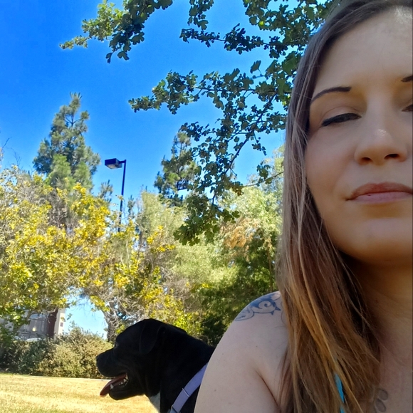 Meet your Posher, Danielle - Picture 2 of 2